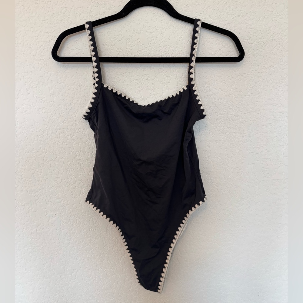 Black One-Piece Swimsuite